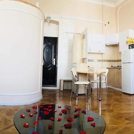 Apartment In The City Center Ivano-Frankivsk Exterior foto